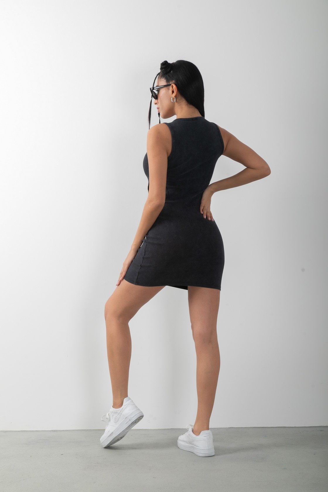 Bel Dekolteli Mini Kolsuz Elbise