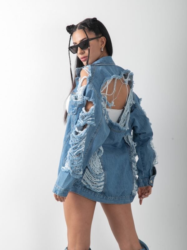 Eskitmeli Yırtık Detaylı Mavi Kadın Oversize Denim Kot Ceket