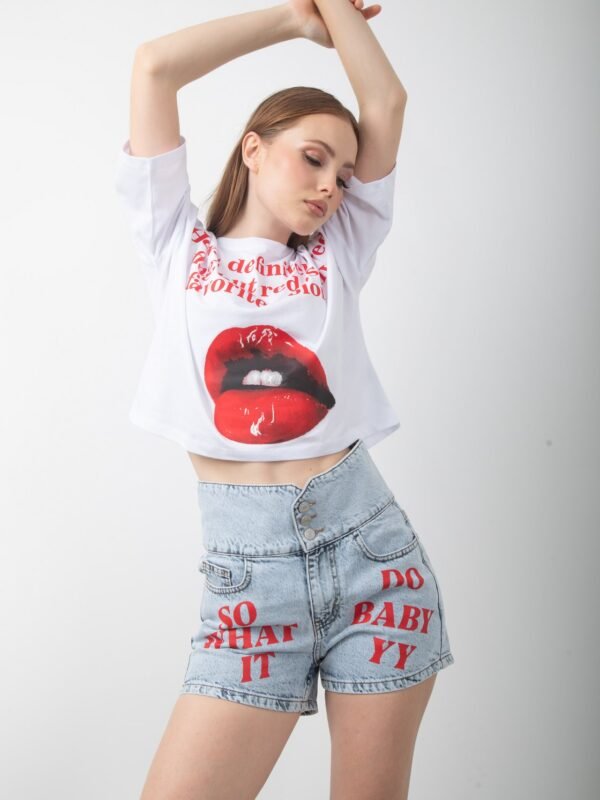 Yüksek Bel Yazı Baskılı Mini Kot Şort
