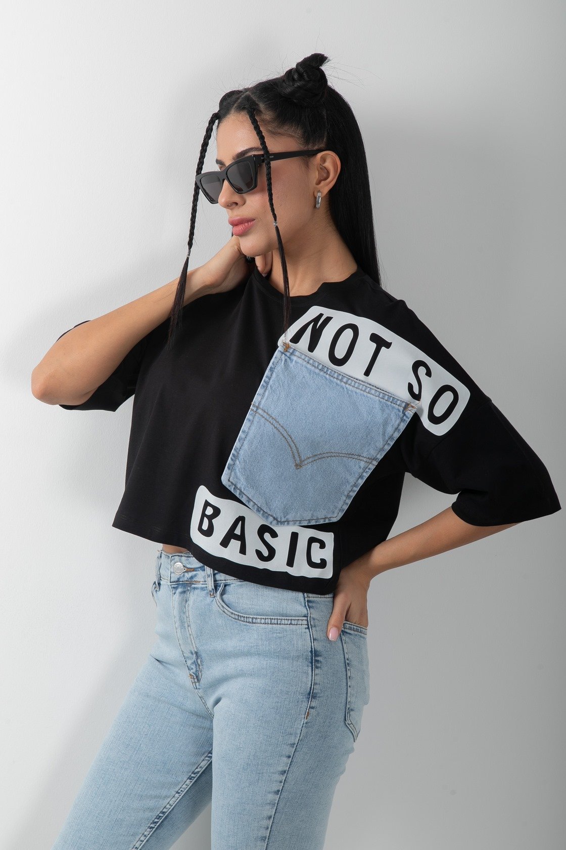 Not So Basic Baskılı Denim Detaylı Crop Tişört