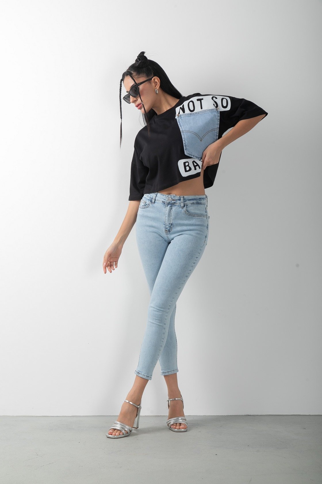 Not So Basic Baskılı Denim Detaylı Crop Tişört