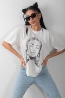 Oversize Kadın Yüzü Baskılı Beyaz Tişört