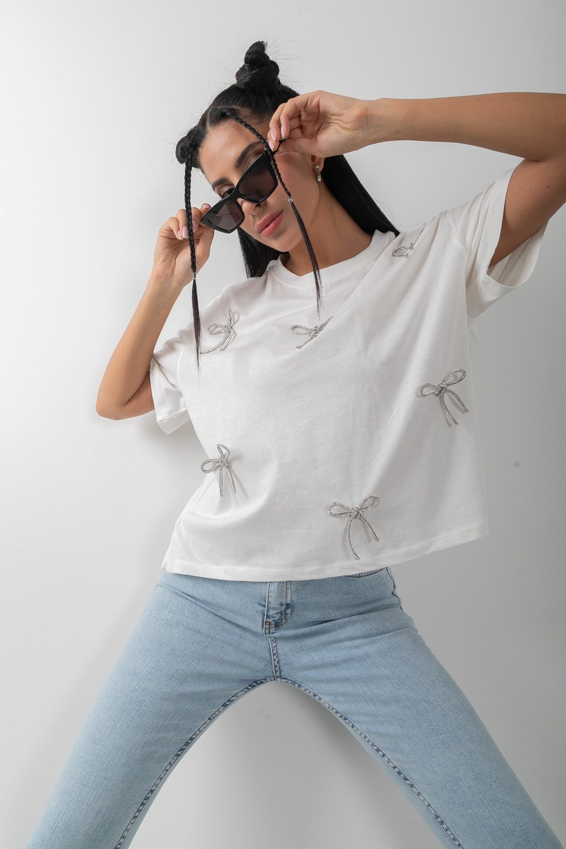 Parlak Fiyonk Detaylı Bol Tişört