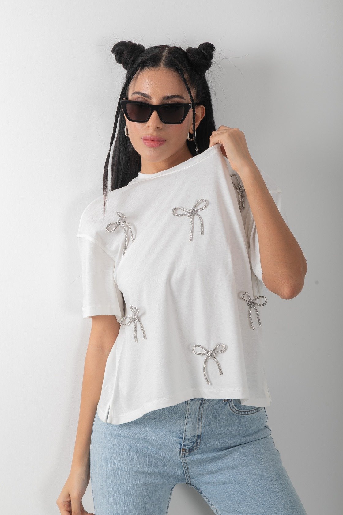 Parlak Fiyonk Detaylı Bol Tişört