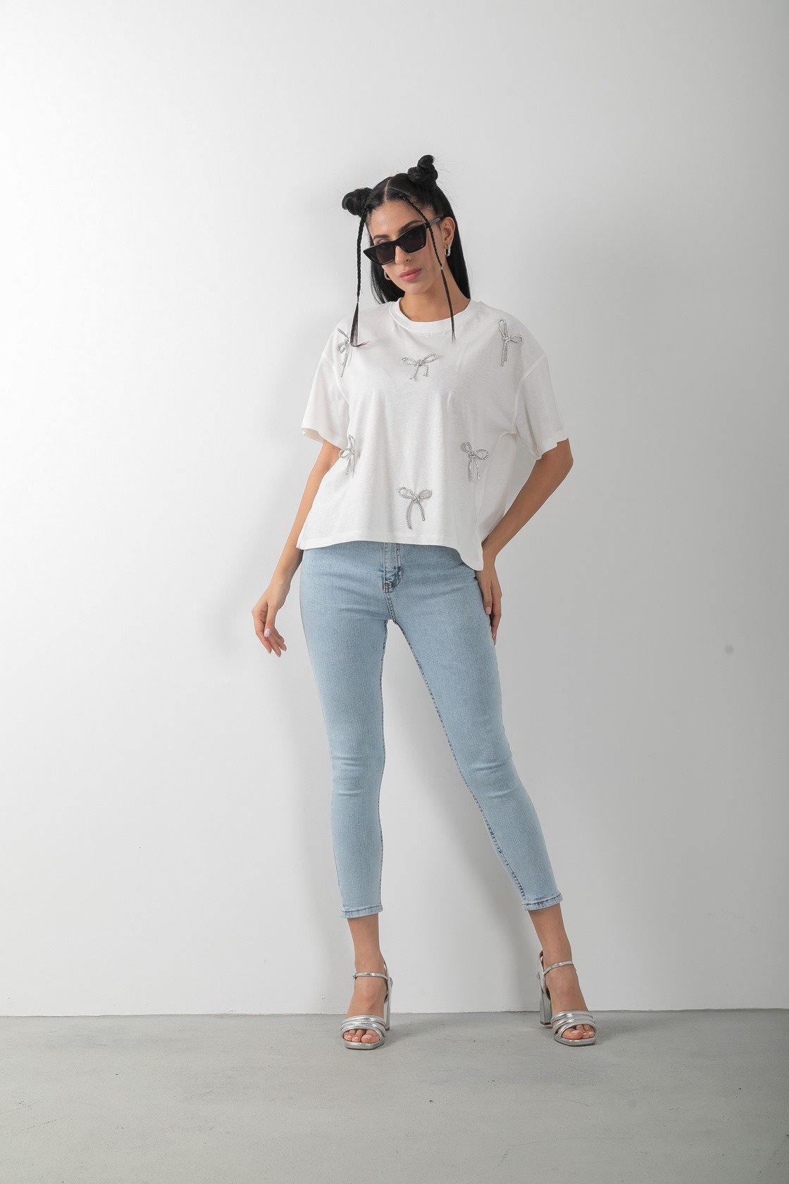 Parlak Fiyonk Detaylı Bol Tişört