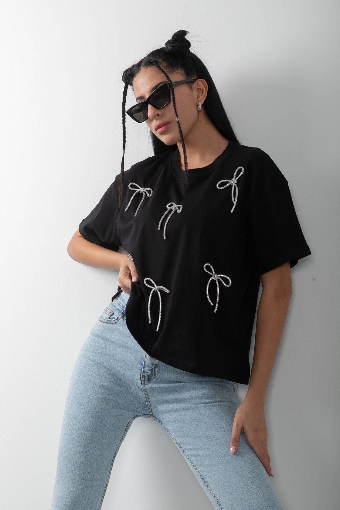 Parlak Fiyonk Detaylı Bol Tişört