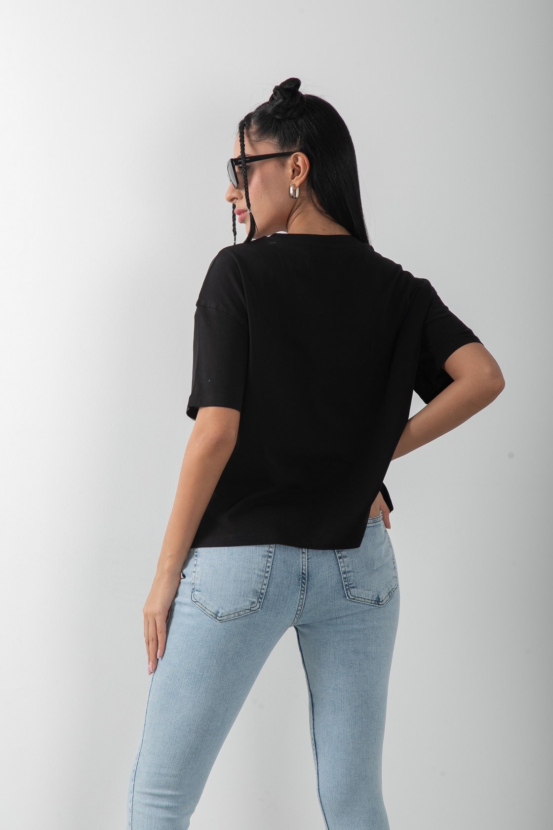 Parlak Fiyonk Detaylı Bol Tişört