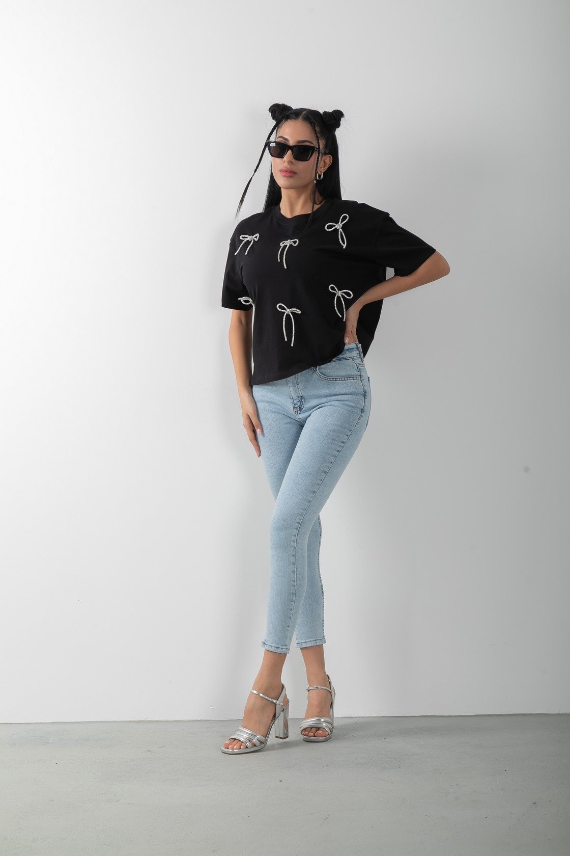 Parlak Fiyonk Detaylı Bol Tişört