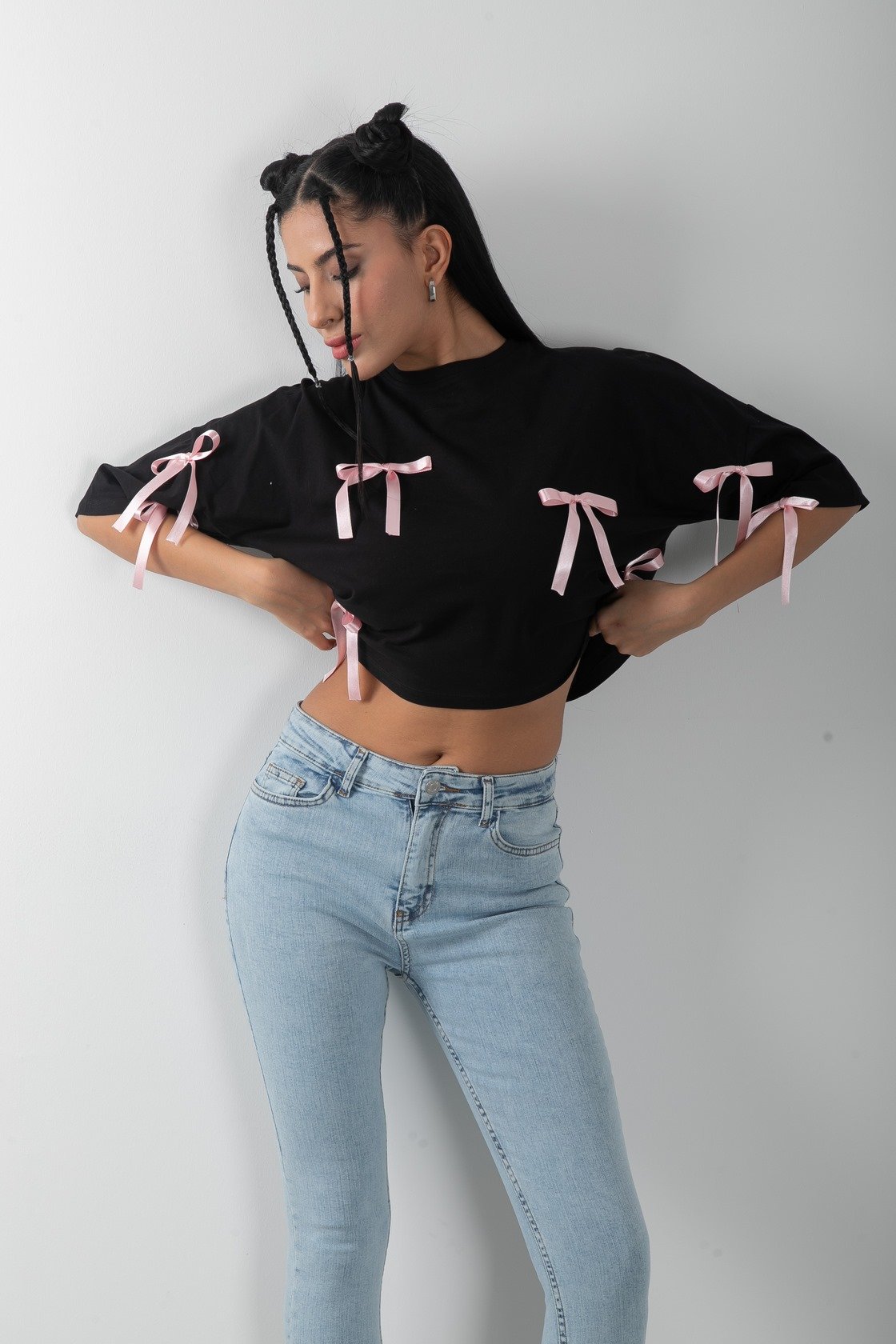 Fiyonk Aksesuar Detaylı Crop Tişört