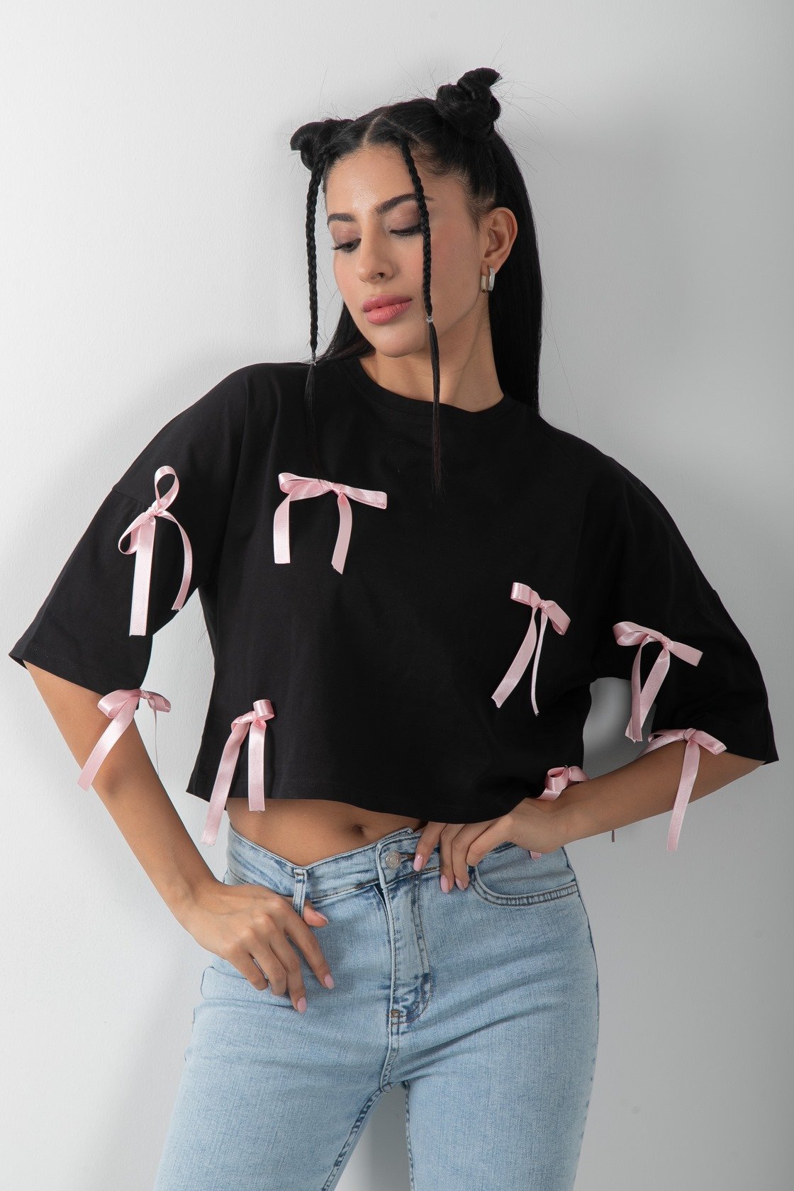 Fiyonk Aksesuar Detaylı Crop Tişört