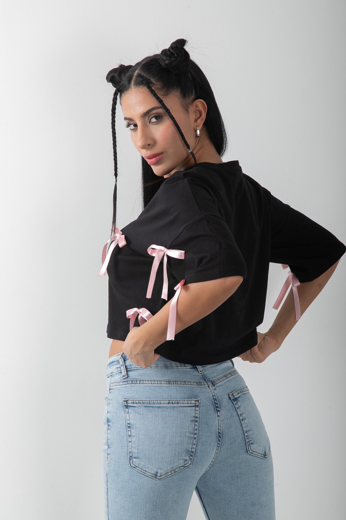 Fiyonk Aksesuar Detaylı Crop Tişört