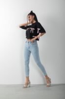 Fiyonk Aksesuar Detaylı Crop Tişört