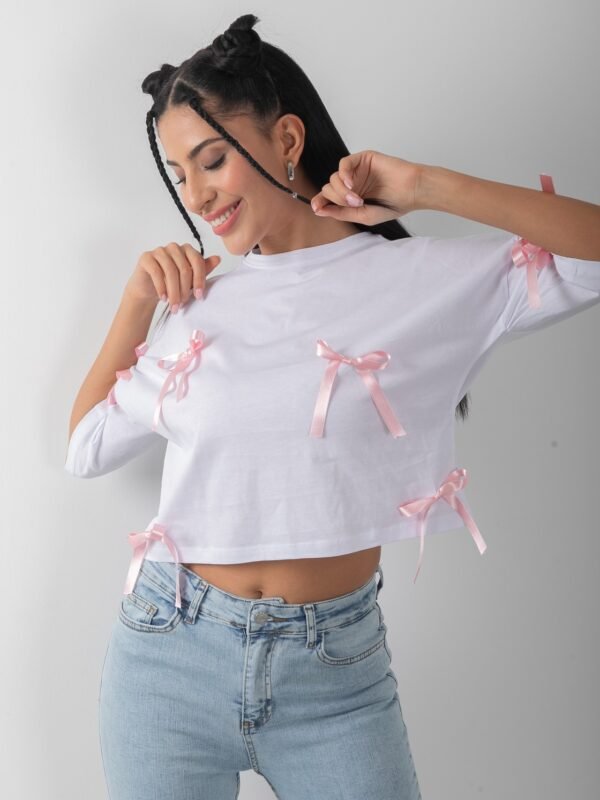 Fiyonk Aksesuar Detaylı Crop Tişört