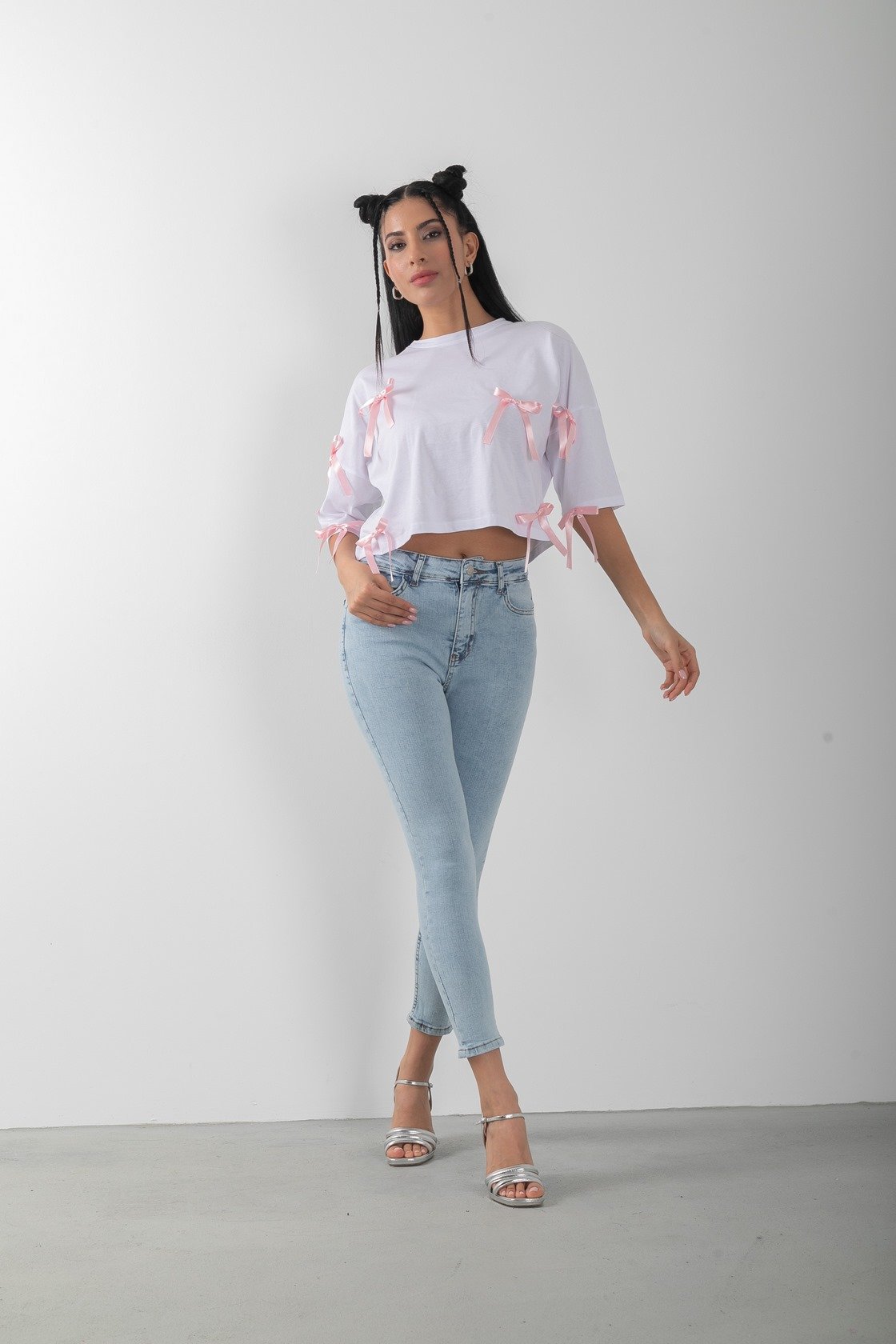 Fiyonk Aksesuar Detaylı Crop Tişört