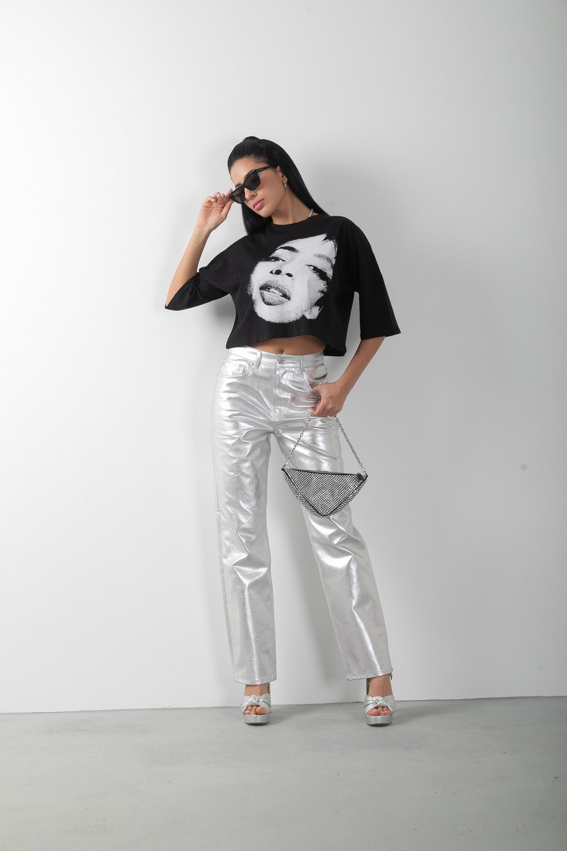 Siyah Oversize Resim Baskılı Crop Tişört