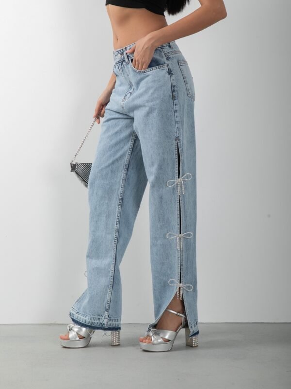 Fiyonk Taş Aksesuarlı Yırtmaçlı Jean Pantolon