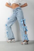 Mavi Fiyonk Aksesuarlı Yırtmaçlı Jean Pantolon