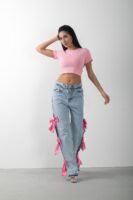 Pembe Fiyonk Aksesuarlı Yırtmaçlı Jean Pantolon