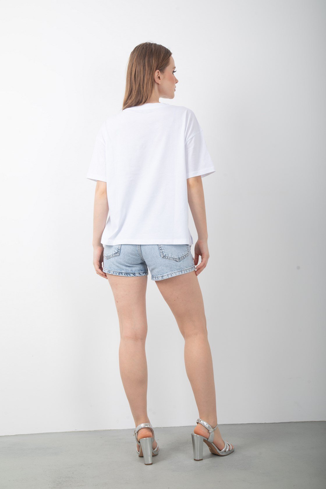 Parlak Taş Aksesuar Detaylı Düşük Kol Tişört