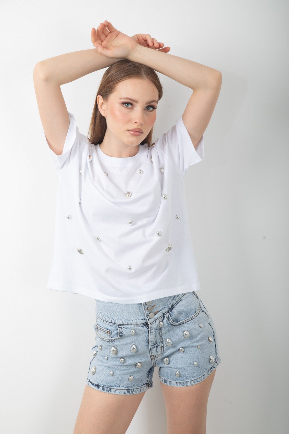 Parlak Taş Aksesuar Detaylı Düşük Kol Tişört