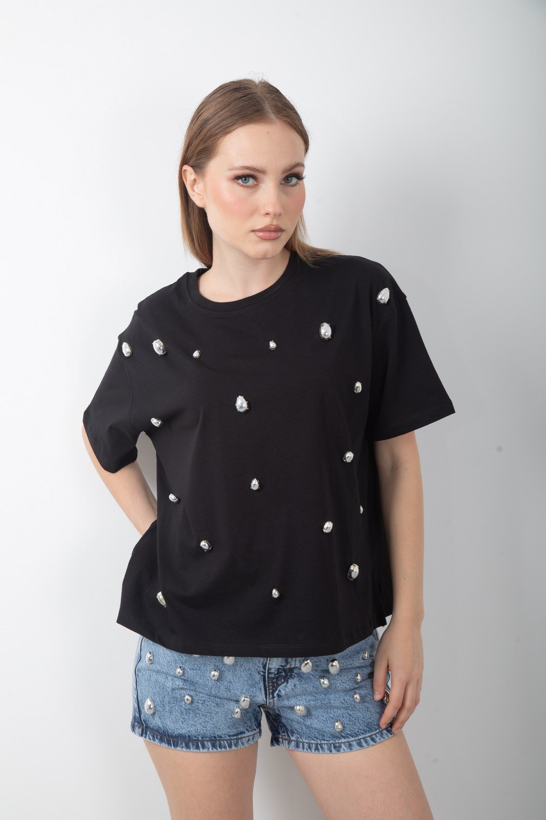Parlak Taş Aksesuar Detaylı Düşük Kol Tişört