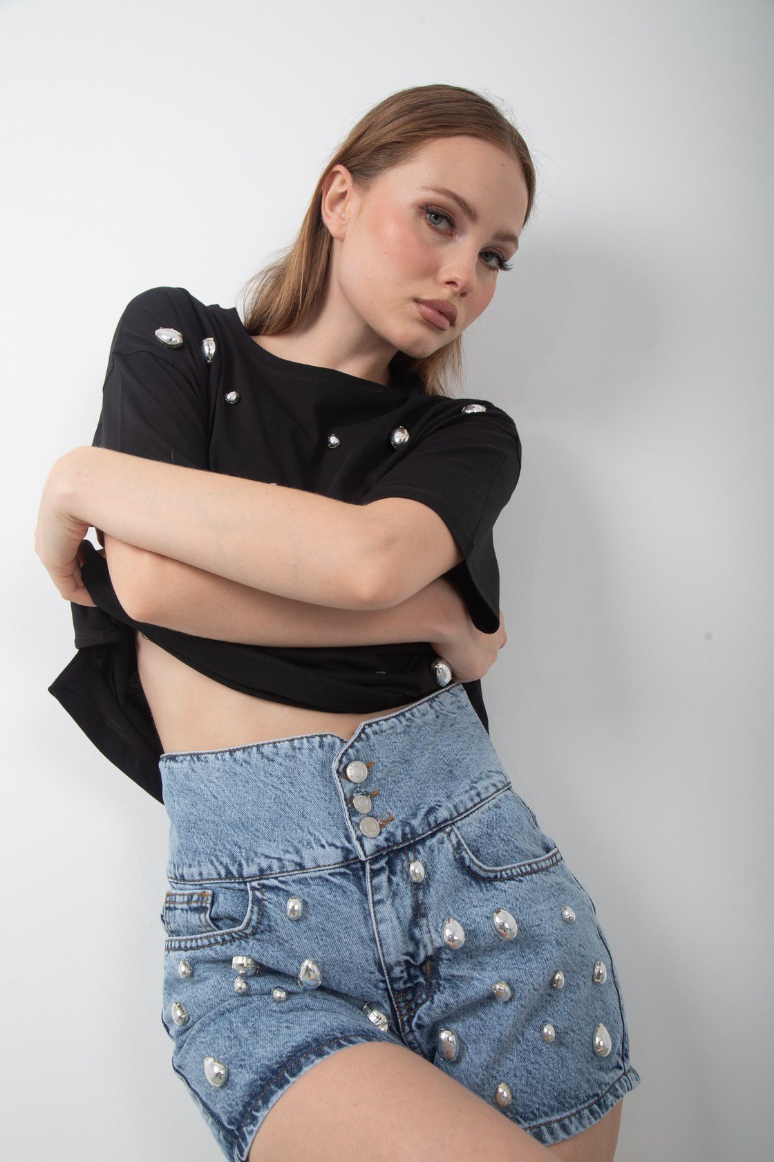 Parlak Taş Aksesuar Detaylı Düşük Kol Tişört