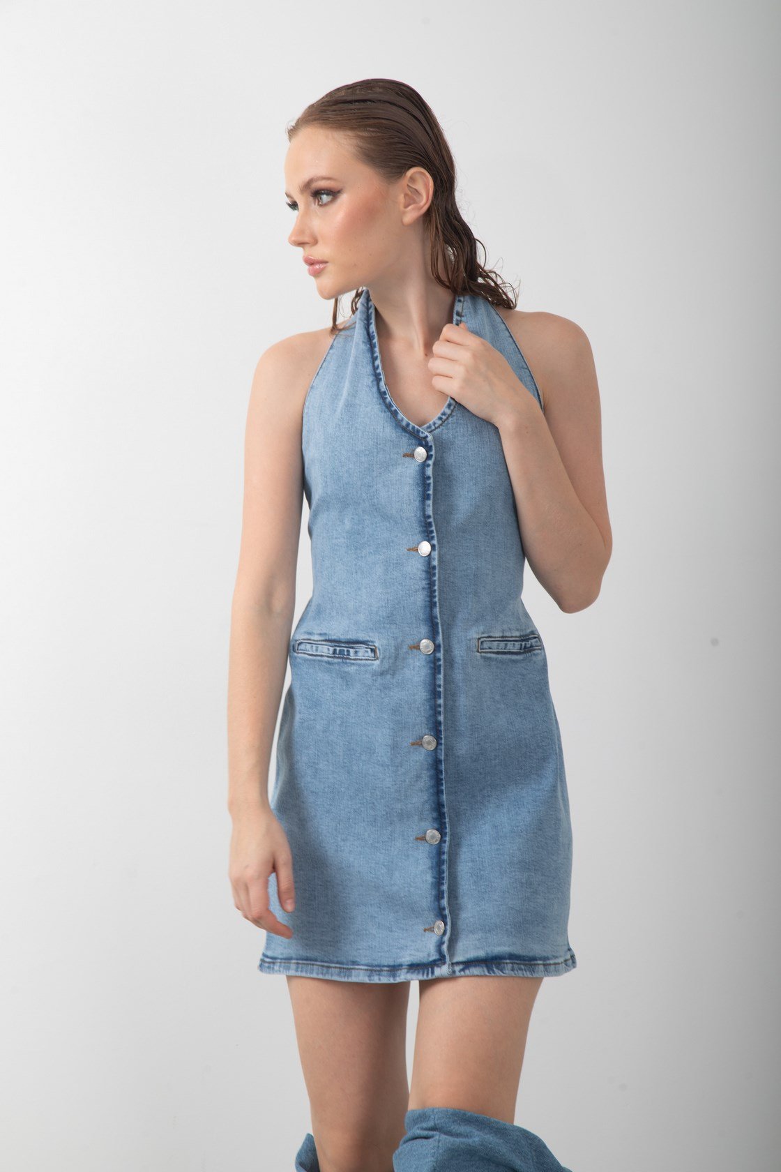 Düğmeli Sırt Açık Denim Kot Mini Elbise