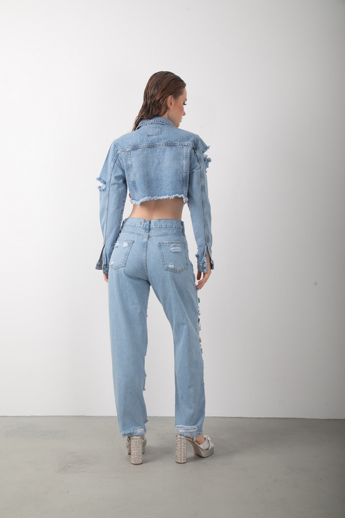 Renkli Taş Aksesuarlı Yırtık Kot Pantolon